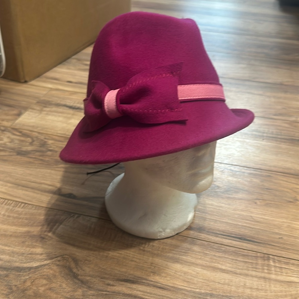 NWT. Purple and pink wool hat / Fedora with bow. From Hattitude.